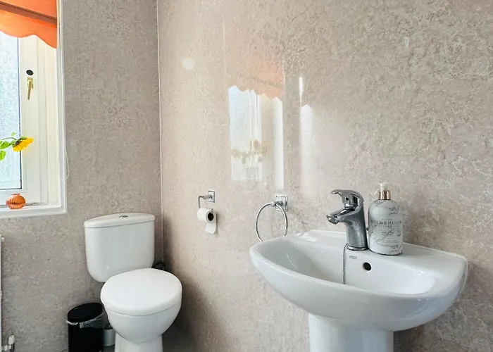 Murrayfield Maindoor Flat With Free Parking And Great Public Transports Link דירה