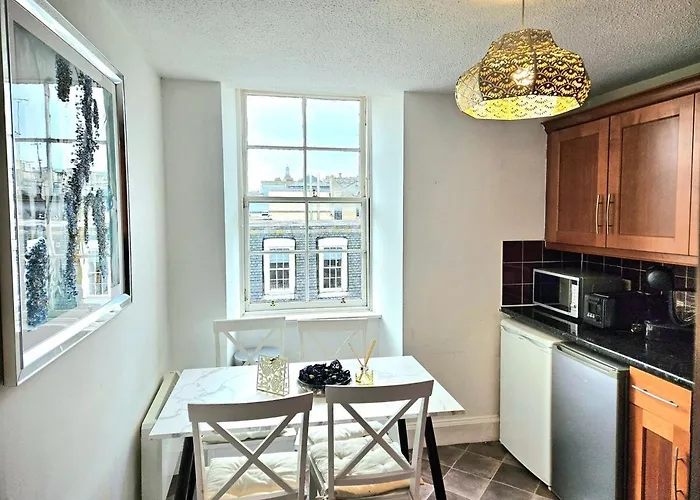 Sensational At South Bridge Daire *