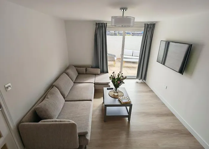 Cozy Corner 2 Bedroom House אדינבורו