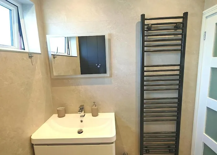 Cozy Corner 2 Bedroom House אדינבורו