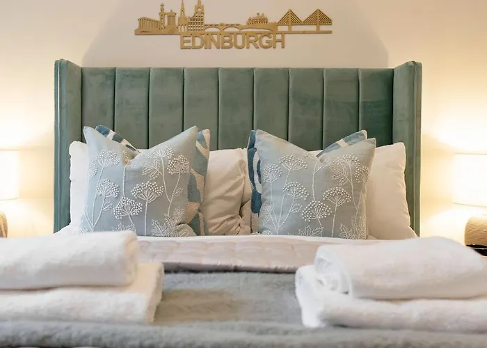 The Compact Caledonian Flat - Haymarket