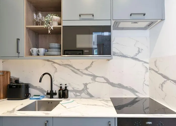 The Compact Caledonian Flat - Haymarket * Эдинбург
