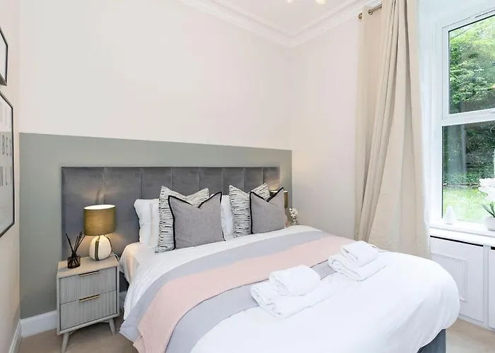 דירה The Compact Caledonian Flat - Haymarket אדינבורו