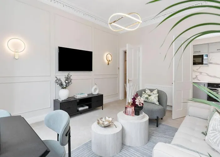 The Compact Caledonian Flat - Haymarket