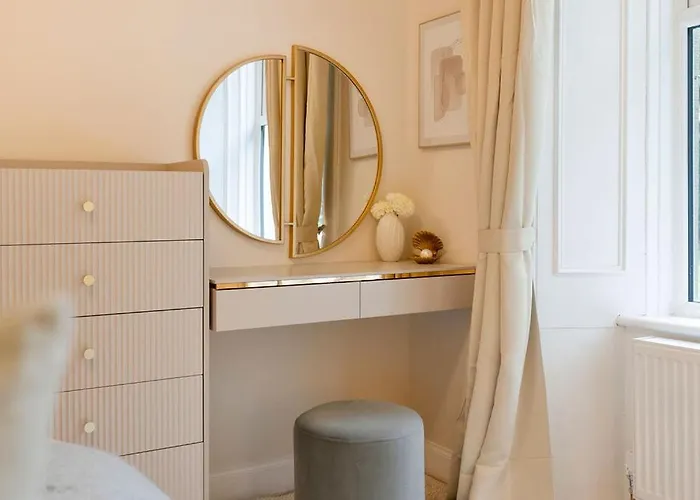 The Compact Caledonian Flat - Haymarket דירה אדינבורו