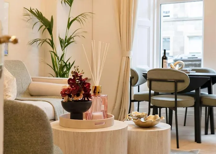 The Compact Caledonian Flat - Haymarket *