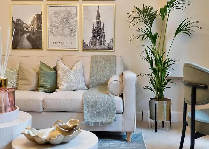 The Compact Caledonian Flat - Haymarket * Эдинбург