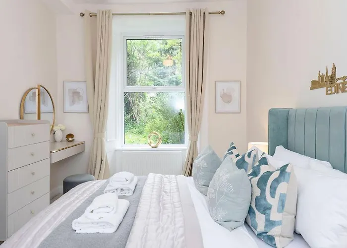 דירה The Compact Caledonian Flat - Haymarket אדינבורו