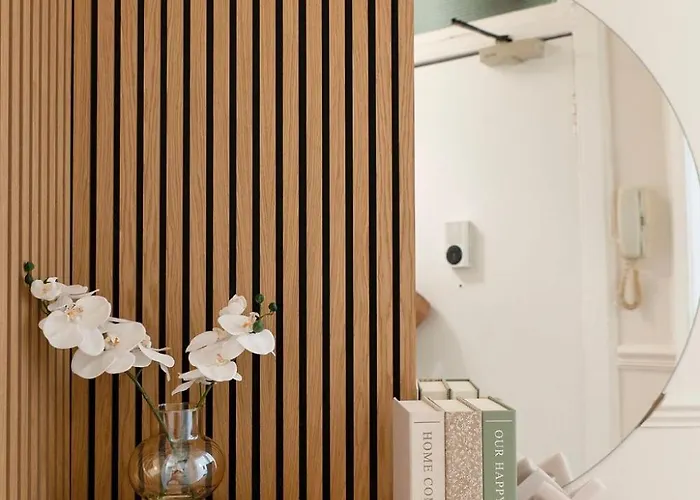 The Compact Caledonian Flat - Haymarket * Эдинбург
