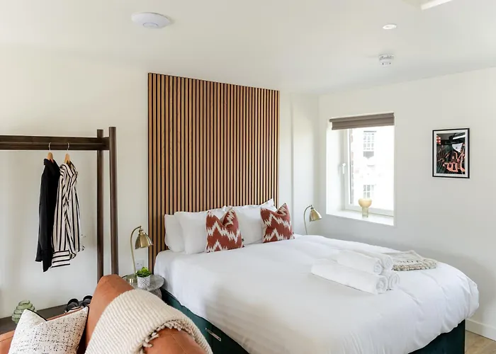 Daire Broughton Market