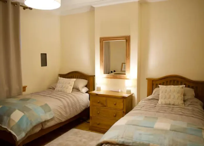 Newly Refurbed With Free Parking Edinburgh