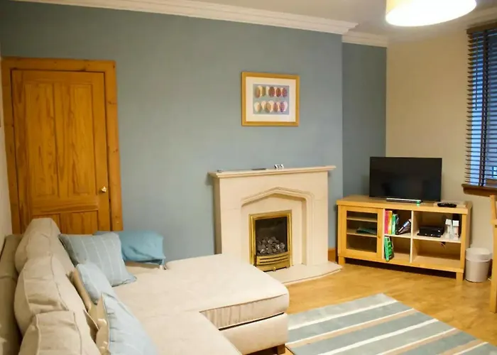 Newly Refurbed With Free Parking Apartment