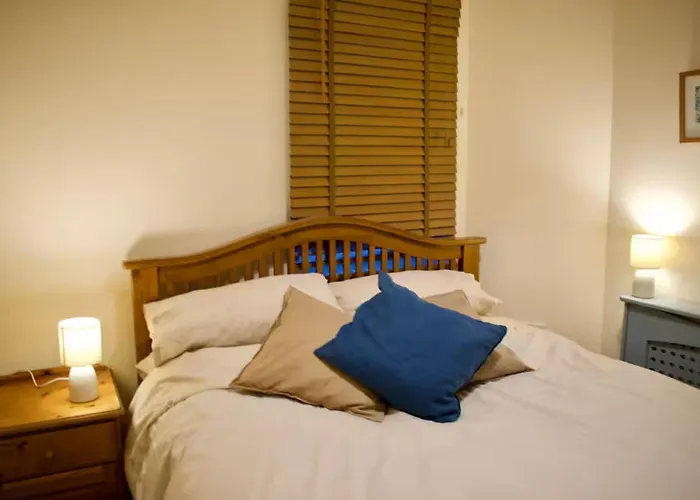 Newly Refurbed With Free Parking Edinburgh