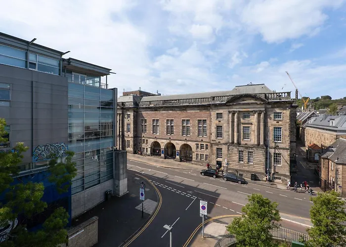 Holyrood Duplex 3-bedroom Apartment