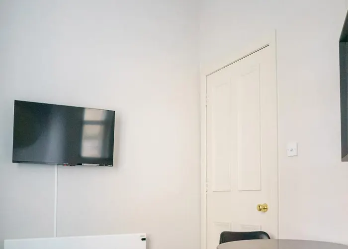 Chic 1bd Flat - Wviews Of Castle! 公寓 *
