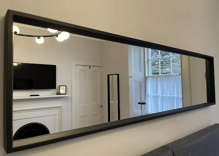 Chic 1bd Flat - Wviews Of Castle! Lägenhet *