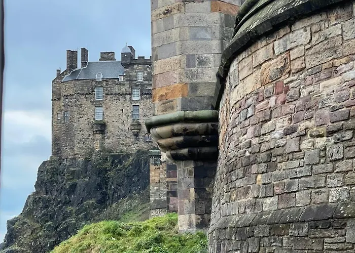 Chic 1bd Flat - Wviews Of Castle! *