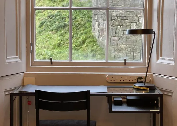 Chic 1bd Flat - Wviews Of Castle! 爱丁堡