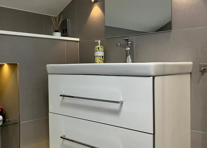 Georgian Townhouse In Centre