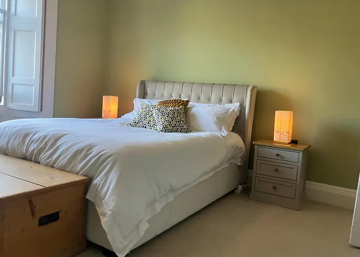 Georgian Townhouse In Centre *