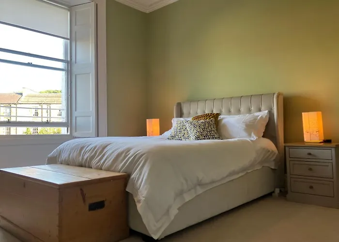 Georgian Townhouse In Centre