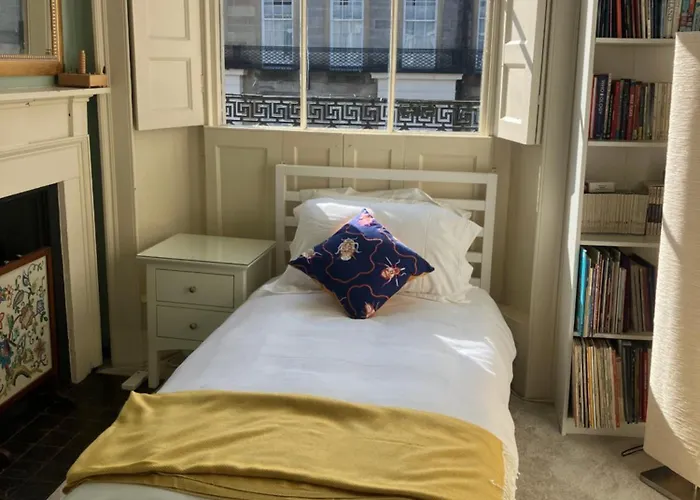 Georgian Townhouse In Centre *