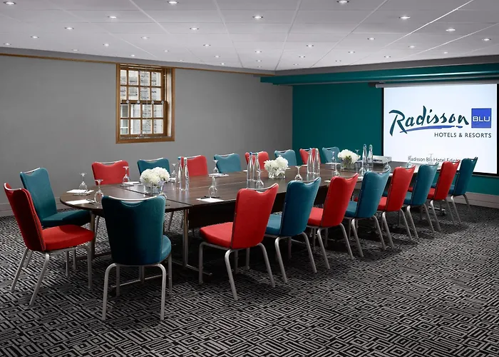 Radisson Blu Hotel, Centre 4*