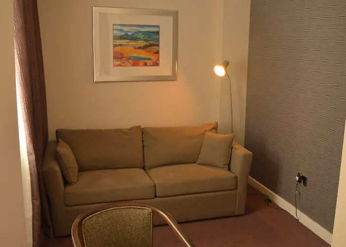 Western Kings Manor Hotel 3*