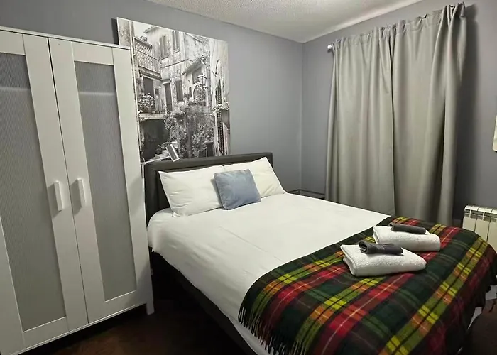 Two Bedroom Flat Close To Meadows With Free Parking By Parking Permit Edinburg