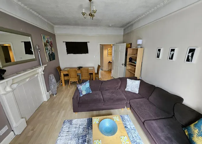 Charming 2bd Flat 10 Minutes To Castle Эдинбург