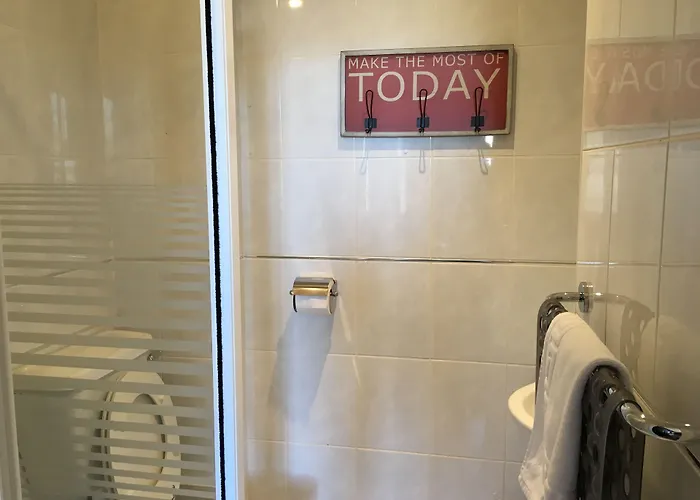 Allison House 17 Гостевой дом 3*