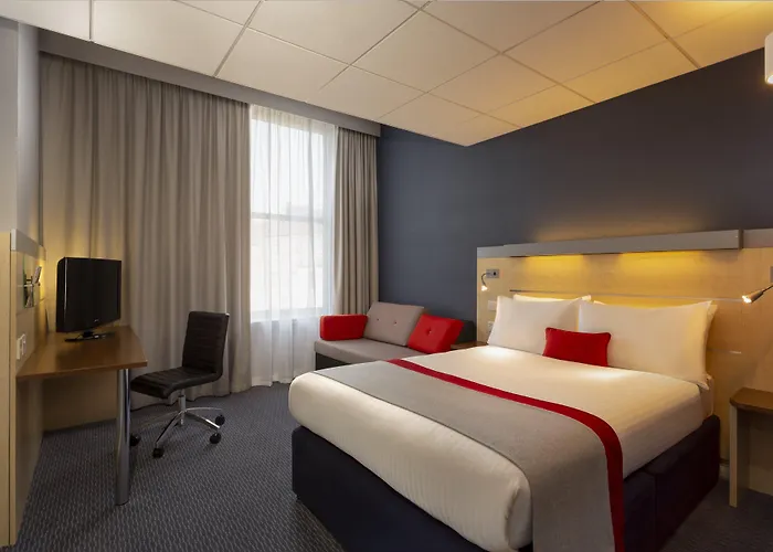 Hotel Express Centre By Ihg 3*