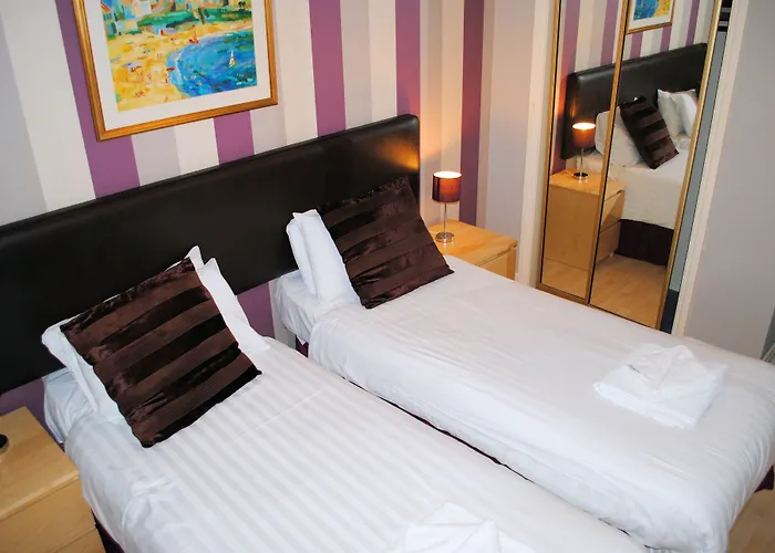 Edinburgh Aparthotel מלון דירות