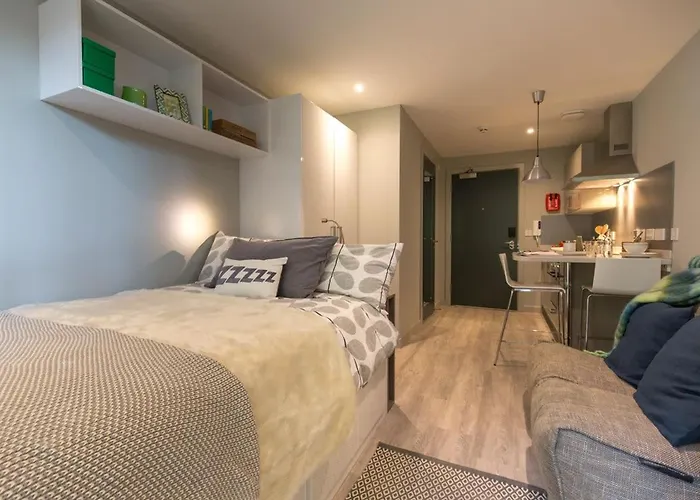 Daire For Students Only - Buccleuch Street In *