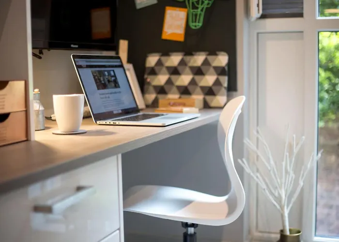 For Students Only - Buccleuch Street In Daire *