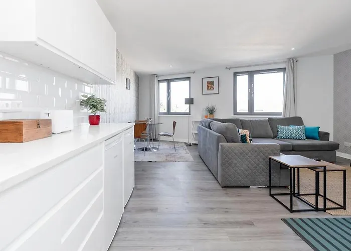 Leith's Bright Abode דירה אדינבורו