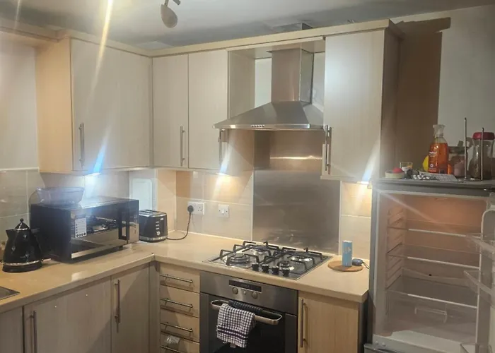 Centre One Private Bedroom In Shared With Private Bathroom With Free Car Parking