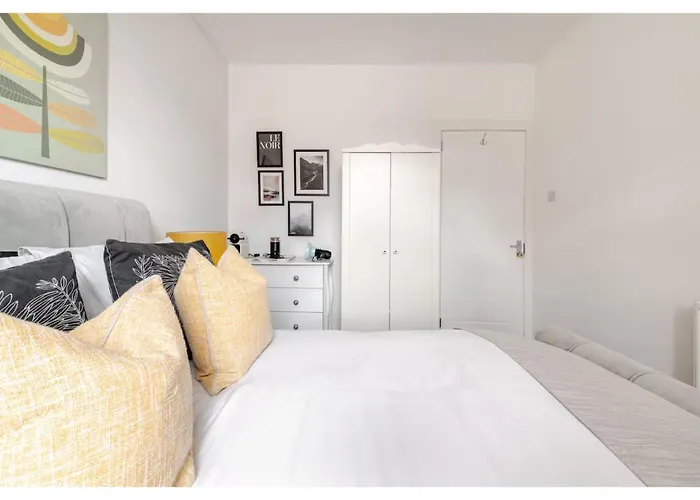 Apartment Elegant Flat In A Serene Neighbourhood *