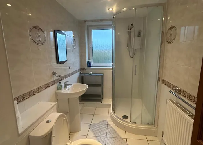 Spacious 3 Bedroom Flat אדינבורו