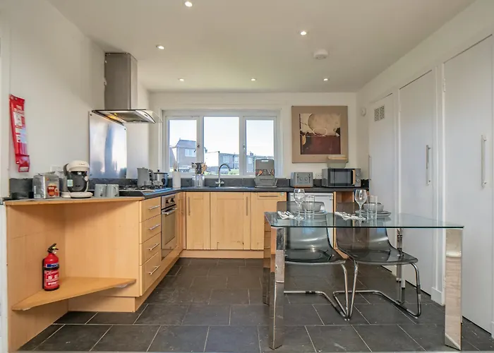 Northfield 1 Bedroom With Sofa Bed - דירה *