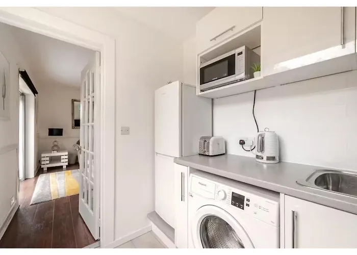 Apartment Elegant Flat In A Serene Neighbourhood