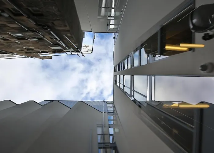 For Students Only - Buccleuch Street In Daire *