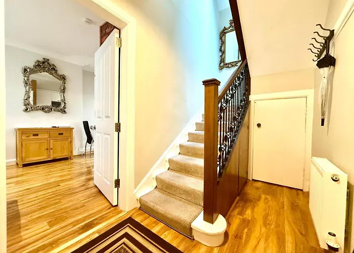 Historic Mews House 2br In Centre