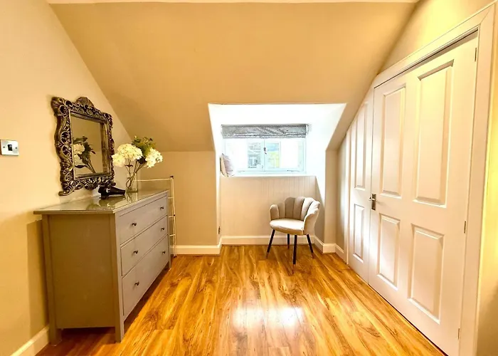 Historic Mews House 2br In Centre * Edinburgh