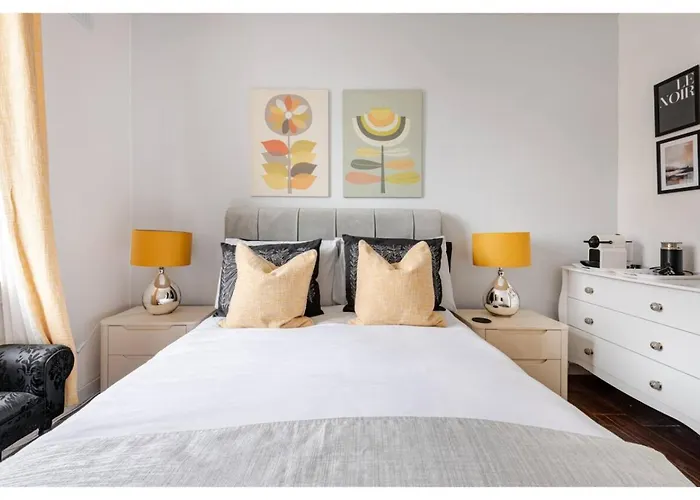 Apartment Elegant Flat In A Serene Neighbourhood *