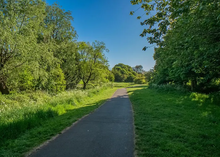 Northfield 1 Bedroom With Sofa Bed - דירה *