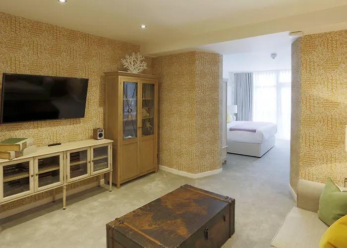 Hotel Nira Caledonia 4*