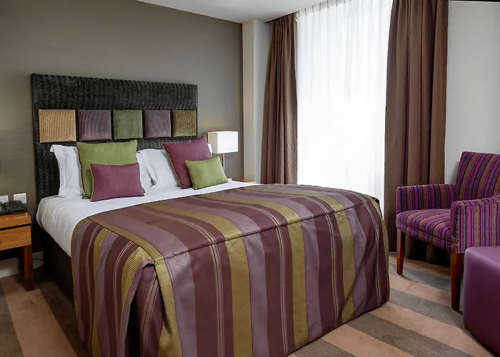 Hill Place 4*