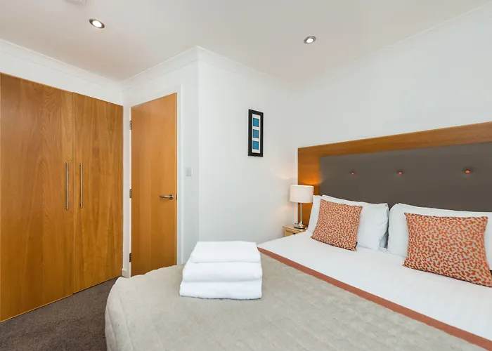 Fountain Court - Harris 4*