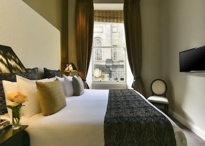 Fraser Apart Otel 4*